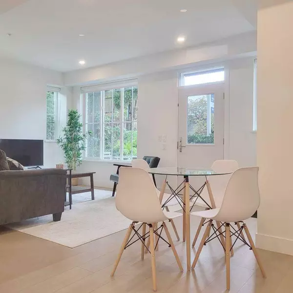 Vancouver, BC V6P 0K6,922 W 49th AVE