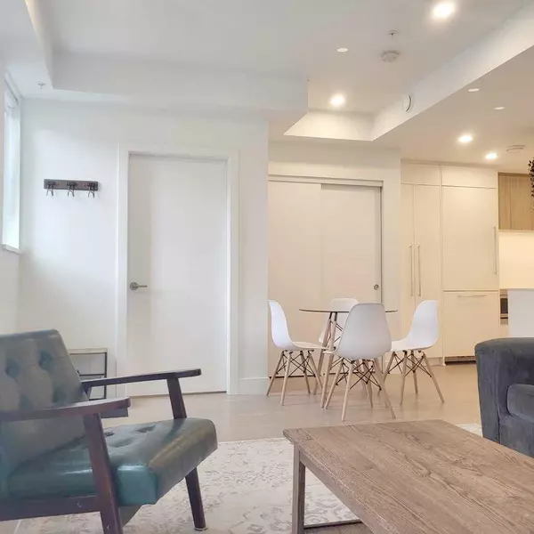 Vancouver, BC V6P 0K6,922 W 49th AVE