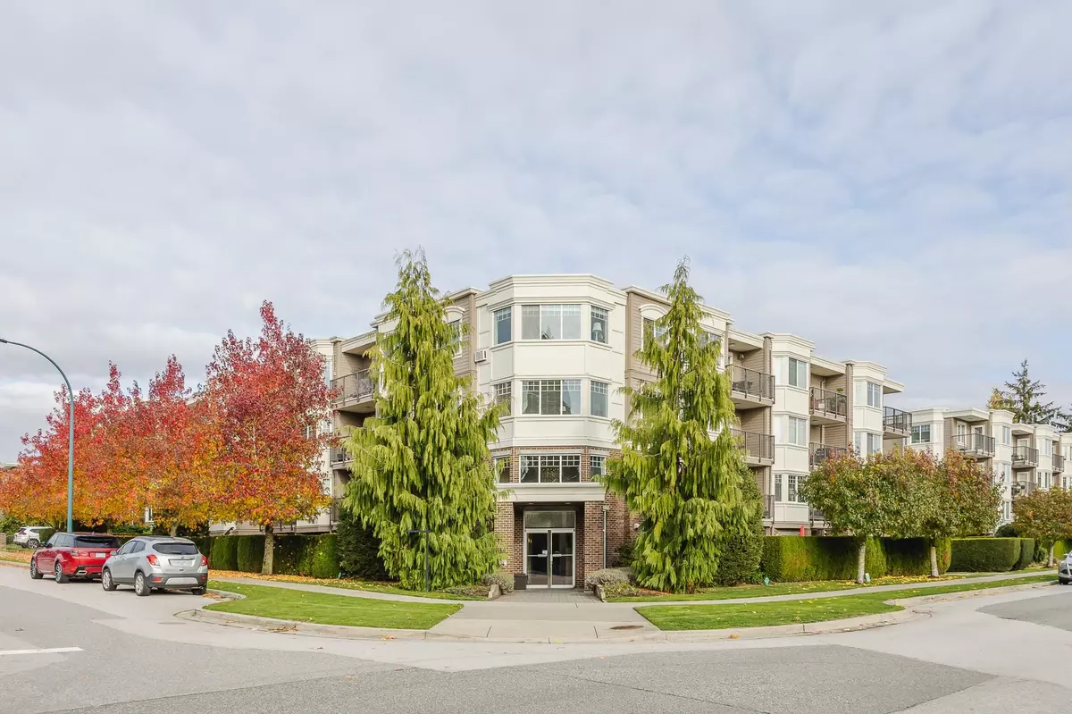White Rock, BC V4B 2G2,15357 Roper AVE #305
