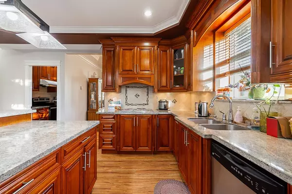 Surrey, BC V3S 2H4,15177 76 AVE