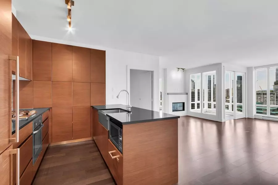 565 Smithe ST #2103, Vancouver, BC V6B 0E4