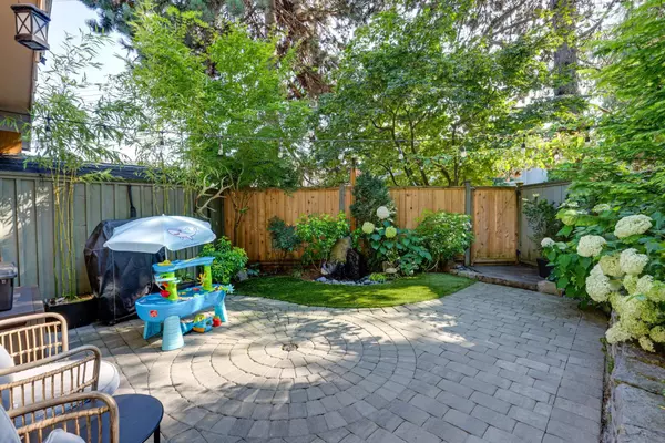 North Vancouver, BC V7P 3K5,900 W 17th ST #3