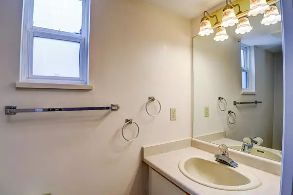 Surrey, BC V3R 4L6,10077 156 ST #200