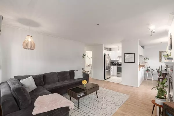 Vancouver, BC V5Z 1T1,838 W 16th AVE #102