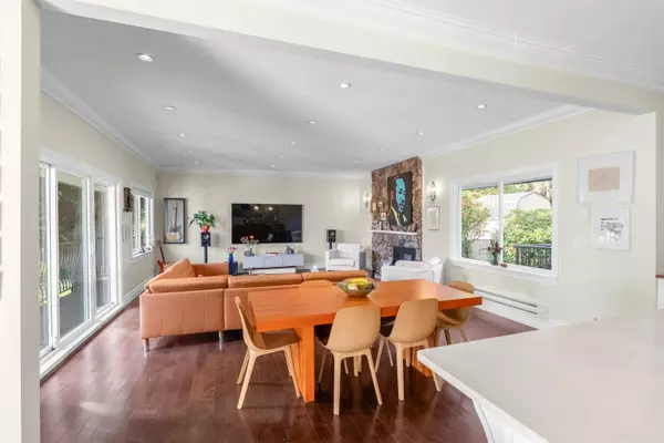 North Vancouver, BC V7L 3E8,324 E 24th ST