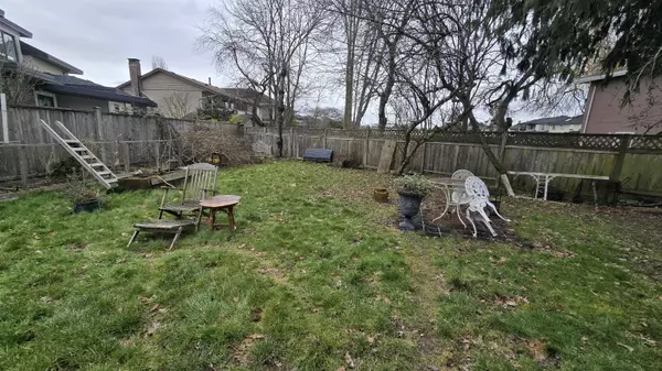 Richmond, BC V7C 4C6,3211 Bowen DR