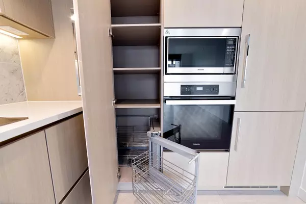 1768 Cook ST #1214 Vancouver, BC V5Y 0N3