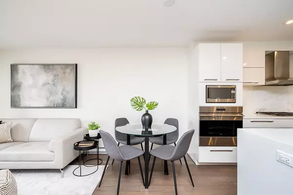 White Rock, BC V4B 0B3,1150 Oxford ST #203