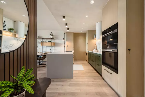 1616 Columbia ST #805, Vancouver, BC V5Y 0B7