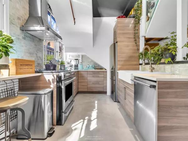 Vancouver, BC V6A 1B2,83 Alexander ST