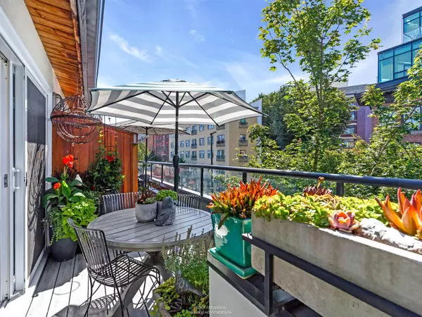 83 Alexander ST Vancouver, BC V6A 1B2