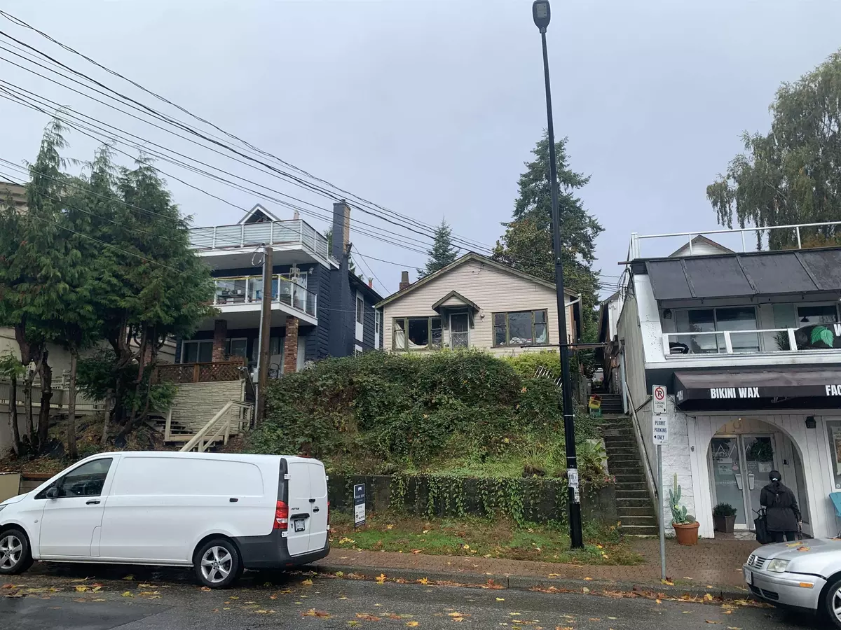 White Rock, BC V4B 1E3,15671 Marine DR