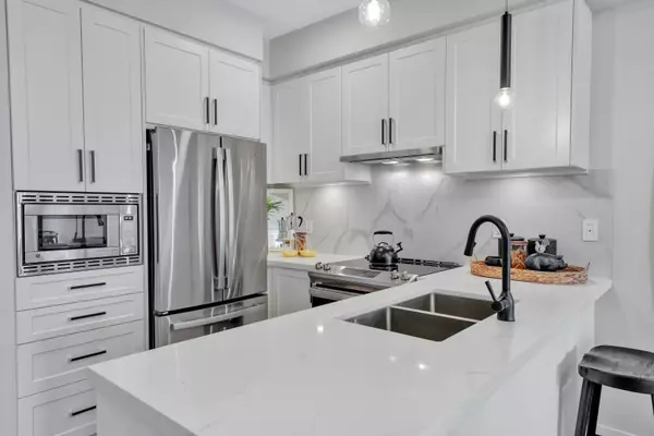 12143 223 ST #120, Maple Ridge, BC V2X 5Y6