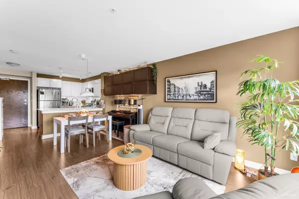 Surrey, BC V3W 0E8,13740 75a AVE #204