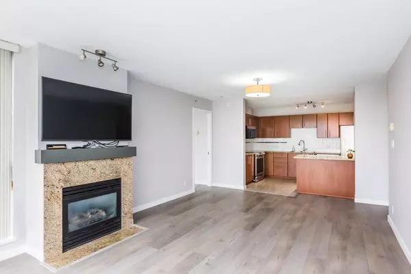Burnaby, BC V5C 6T5,2088 Madison AVE #1406