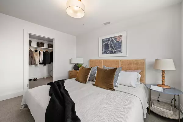 Vancouver, BC V5N 4X6,2550 Garden DR #313