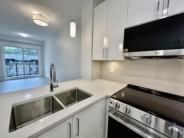 Abbotsford, BC V2S 0N9,33886 Pine ST #609