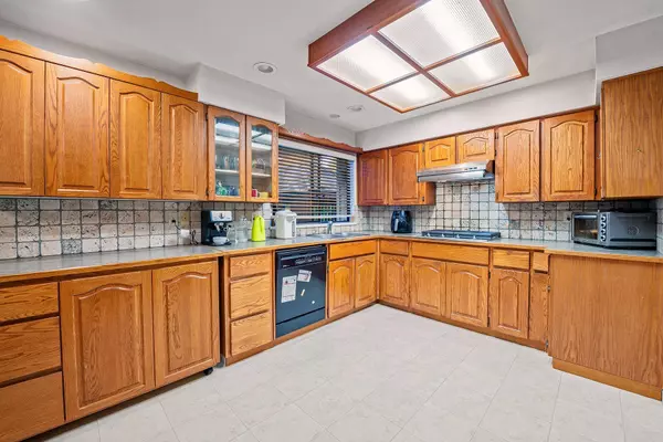 Surrey, BC V4N 2A9,15728 99a AVE