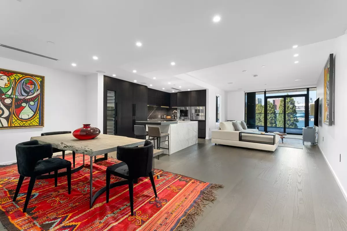 Vancouver, BC V6A 0J9,1601 Quebec ST #303