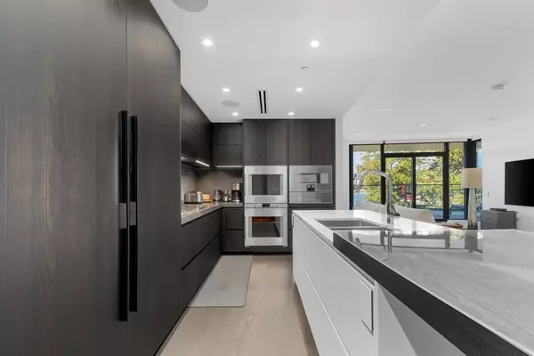 Vancouver, BC V6A 0J9,1601 Quebec ST #303