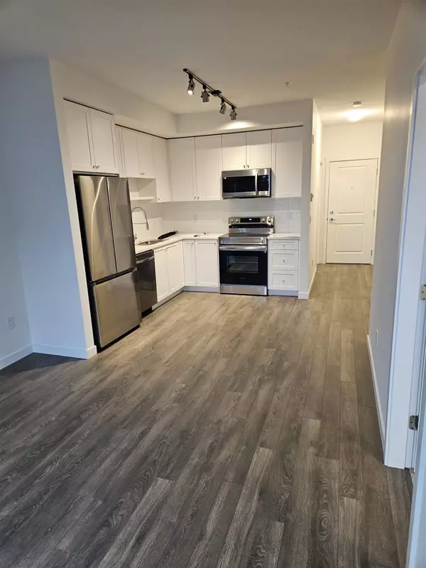 Surrey, BC V4N 6Y1,15738 85 AVE #517