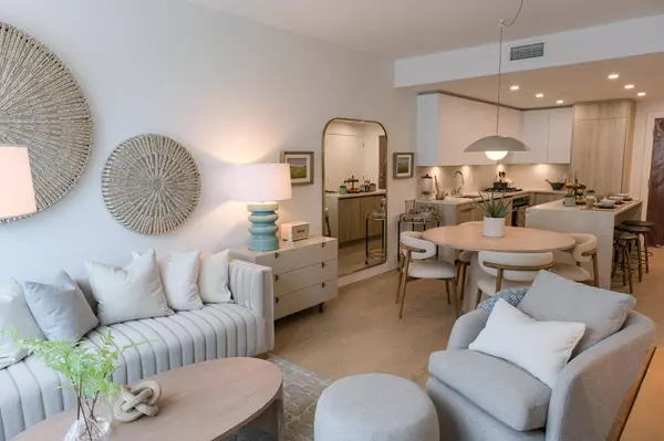 West Vancouver, BC V7T 0A1,423 6th ST #305