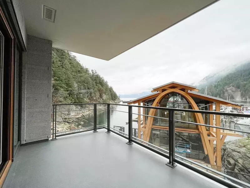 6707 Nelson AVE #201, West Vancouver, BC V7W 2B2