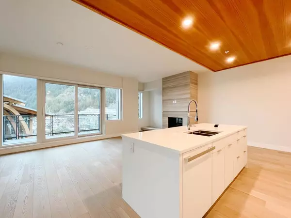 West Vancouver, BC V7W 2B2,6707 Nelson AVE #201