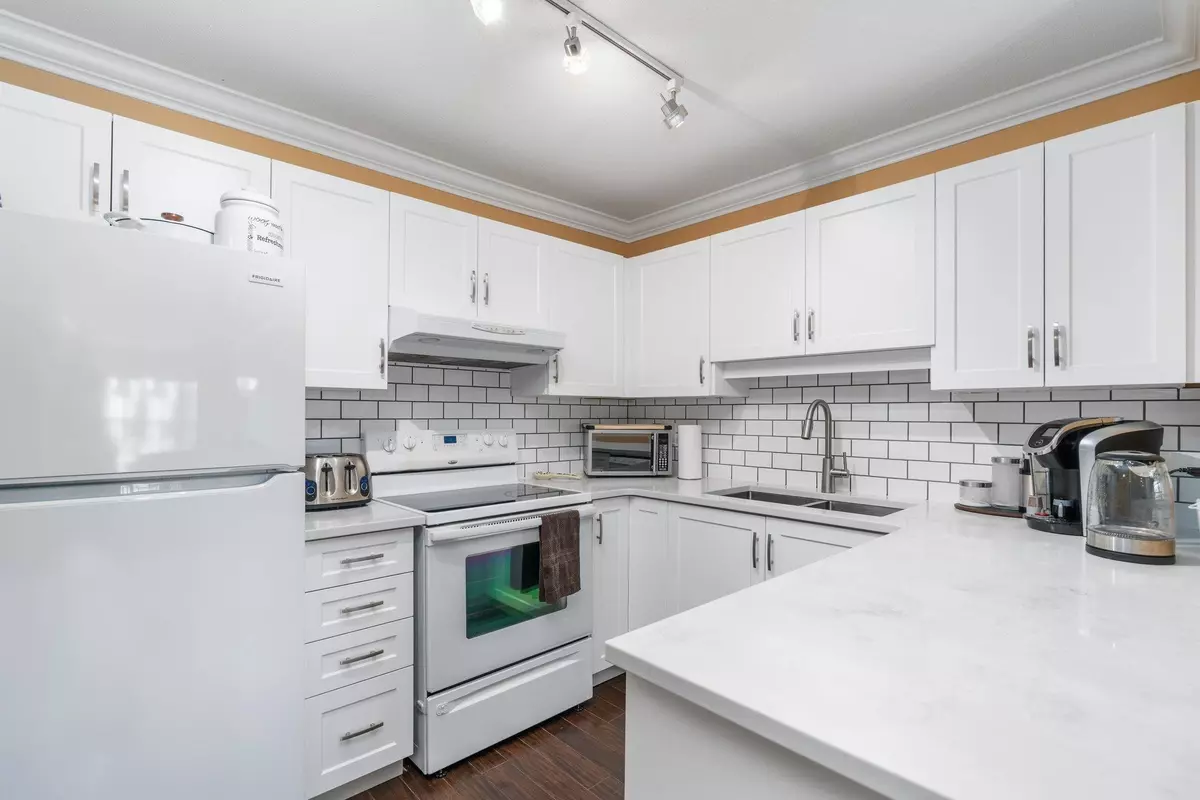 Abbotsford, BC V2T 4M3,2962 Trethewey ST #402