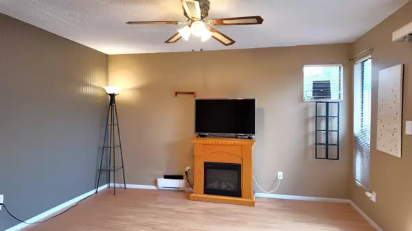 Surrey, BC V3V 5N4,9400 128 ST #40