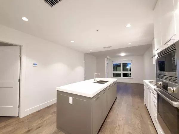 Vancouver, BC V6P 4Z2,7878 Granville ST #2F