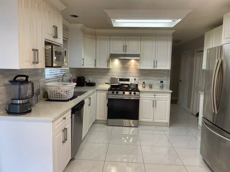 10366 127 ST, Surrey, BC V3V 5J9