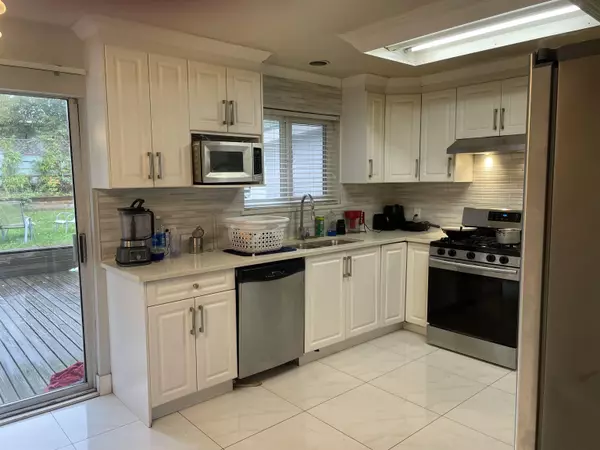 Surrey, BC V3V 5J9,10366 127 ST