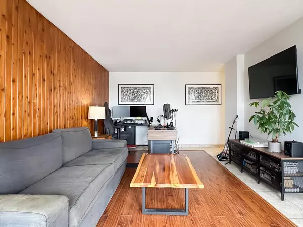 New Westminster, BC V3L 5C6,320 Royal AVE #502