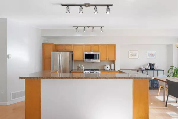 Port Moody, BC V3H 5M2,2200 Panorama DR #125