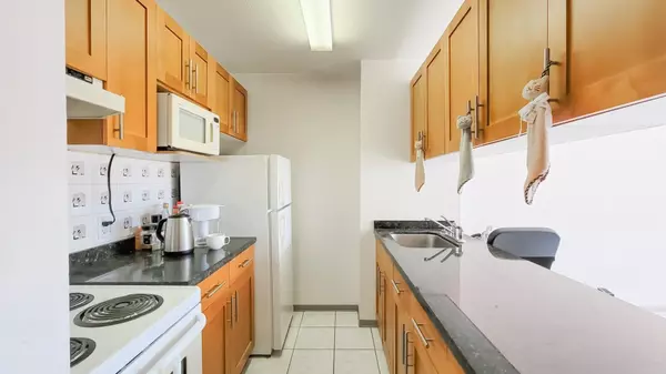 Vancouver, BC V6Z 2B9,950 Drake ST #512