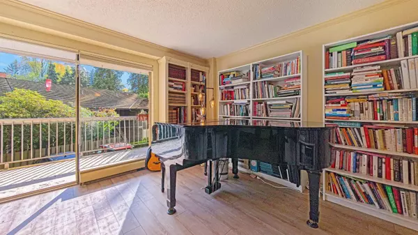 West Vancouver, BC V7T 1L5,235 Keith RD #1218