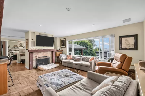 North Vancouver, BC V7R 2L6,562 Alpine CT