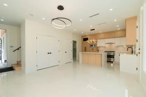 Vancouver, BC V6P 2R9,1554 W 66th AVE