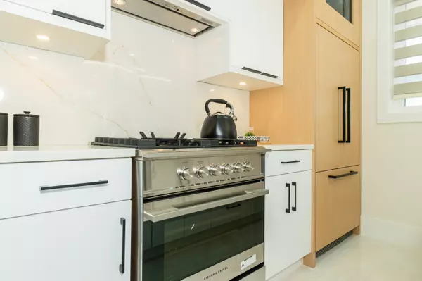 Vancouver, BC V6P 2R9,1554 W 66th AVE