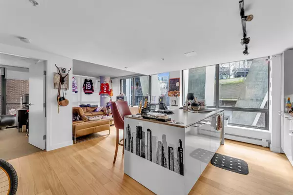 Vancouver, BC V6B 0E6,128 W Cordova ST #205