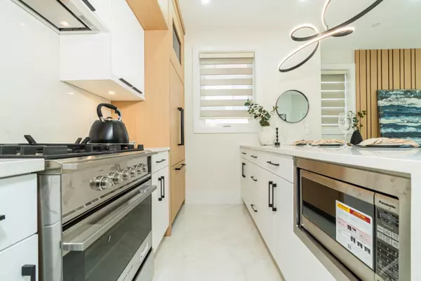 Vancouver, BC V6P 2R9,1552 W 66th AVE