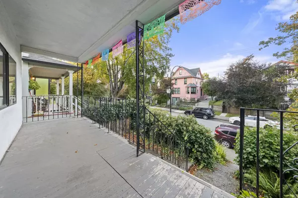 Vancouver, BC V6A 2C4,858 Union ST