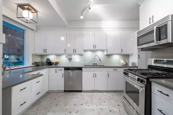 3260 Travers AVE West Vancouver, BC V7V 1G5