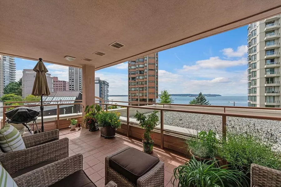 2271 Bellevue AVE #402, West Vancouver, BC V7V 4X1