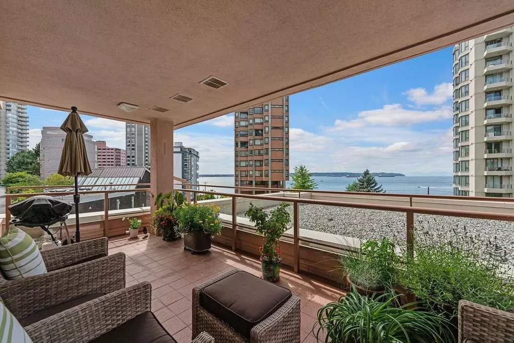 West Vancouver, BC V7V 4X1,2271 Bellevue AVE #402