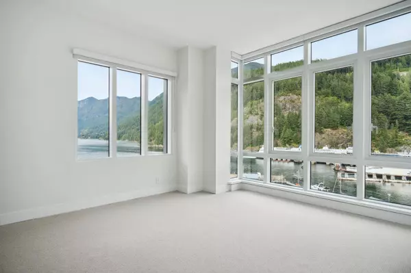 6707 Nelson AVE #702 West Vancouver, BC V7W 0A4