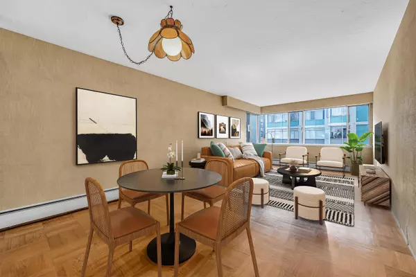 Vancouver, BC V6G 2R8,1050 Chilco ST #301