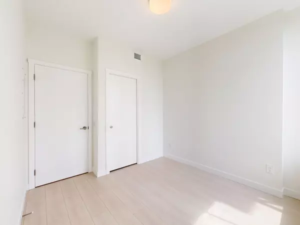 626 Claremont ST #902 Coquitlam, BC V3J 3T4