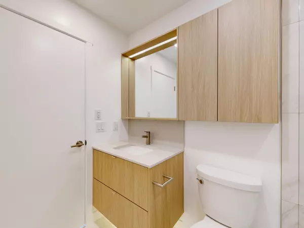 626 Claremont ST #902 Coquitlam, BC V3J 3T4